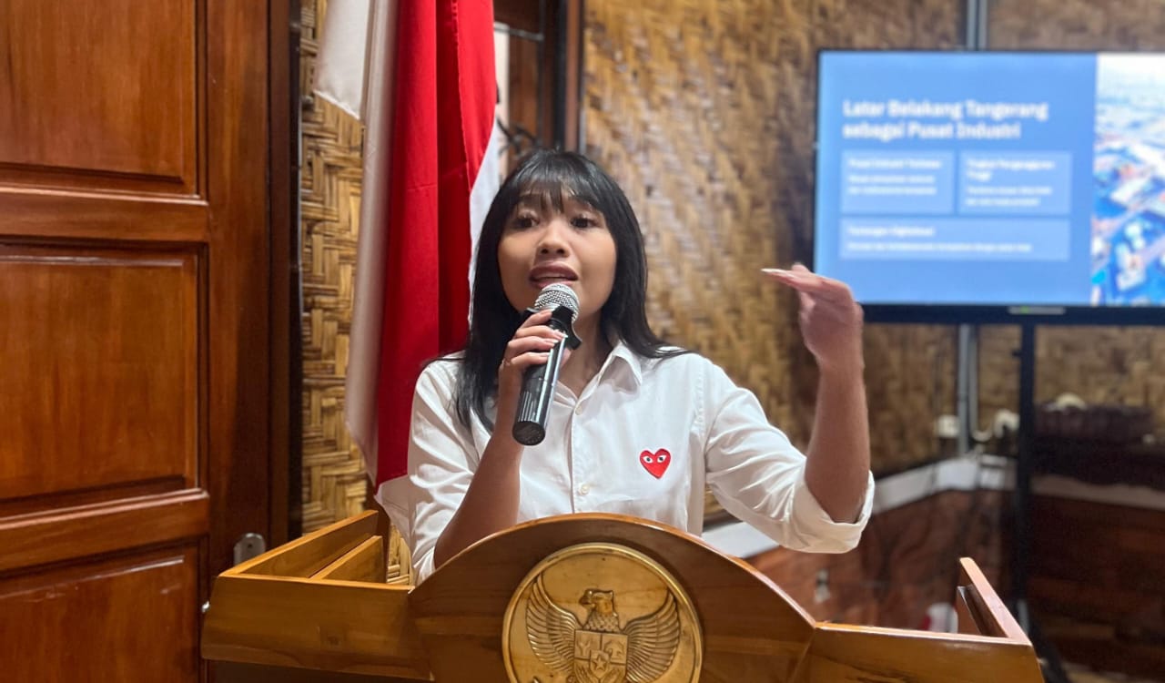 Sosialisasi Raperda Jamsosnaker di Tangerang bahas perlindungan bagi pekerja informal dan peran penting DPRD dalam kebijakan ketenagakerjaan.
