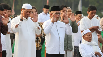 Gubernur Banten, Andra Soni, melaksanakan Sholat Idul Adha 1446 H di Kota Serang, mengajak semangat pengorbanan dan kesatuan umat.