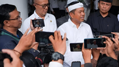 Gubernur Dedi Mulyadi, menerapkan sistem jam malam bagi siswa mulai Juni 2025, membatasi aktivitas di luar rumah dari pukul 21.00 hingga 04.00