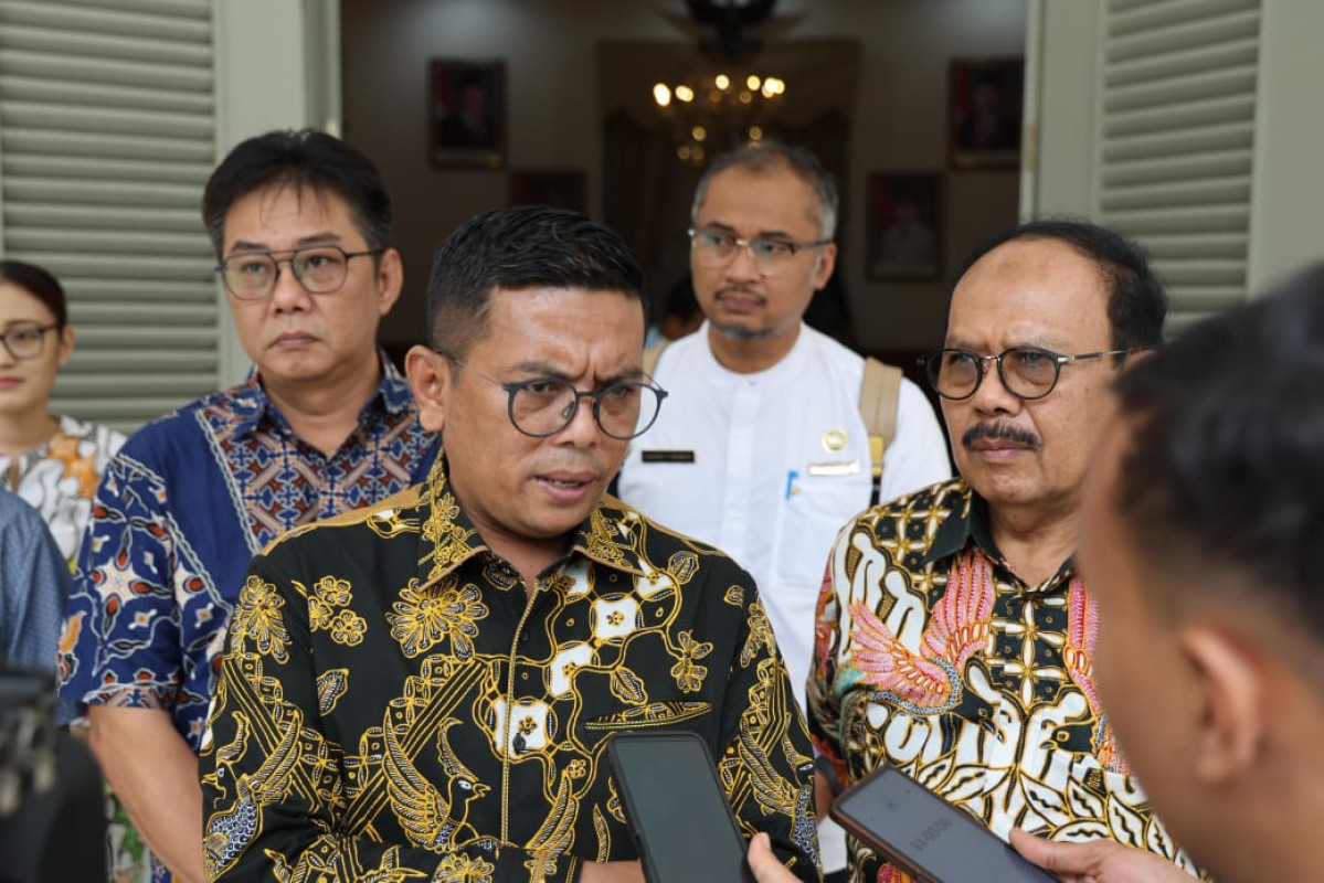 Temukan bagaimana Gubernur Banten, Andra Soni, memimpin Program Kanan Kiri Jalan Tol (KAKIJATOL) untuk meningkatkan produksi jagung.