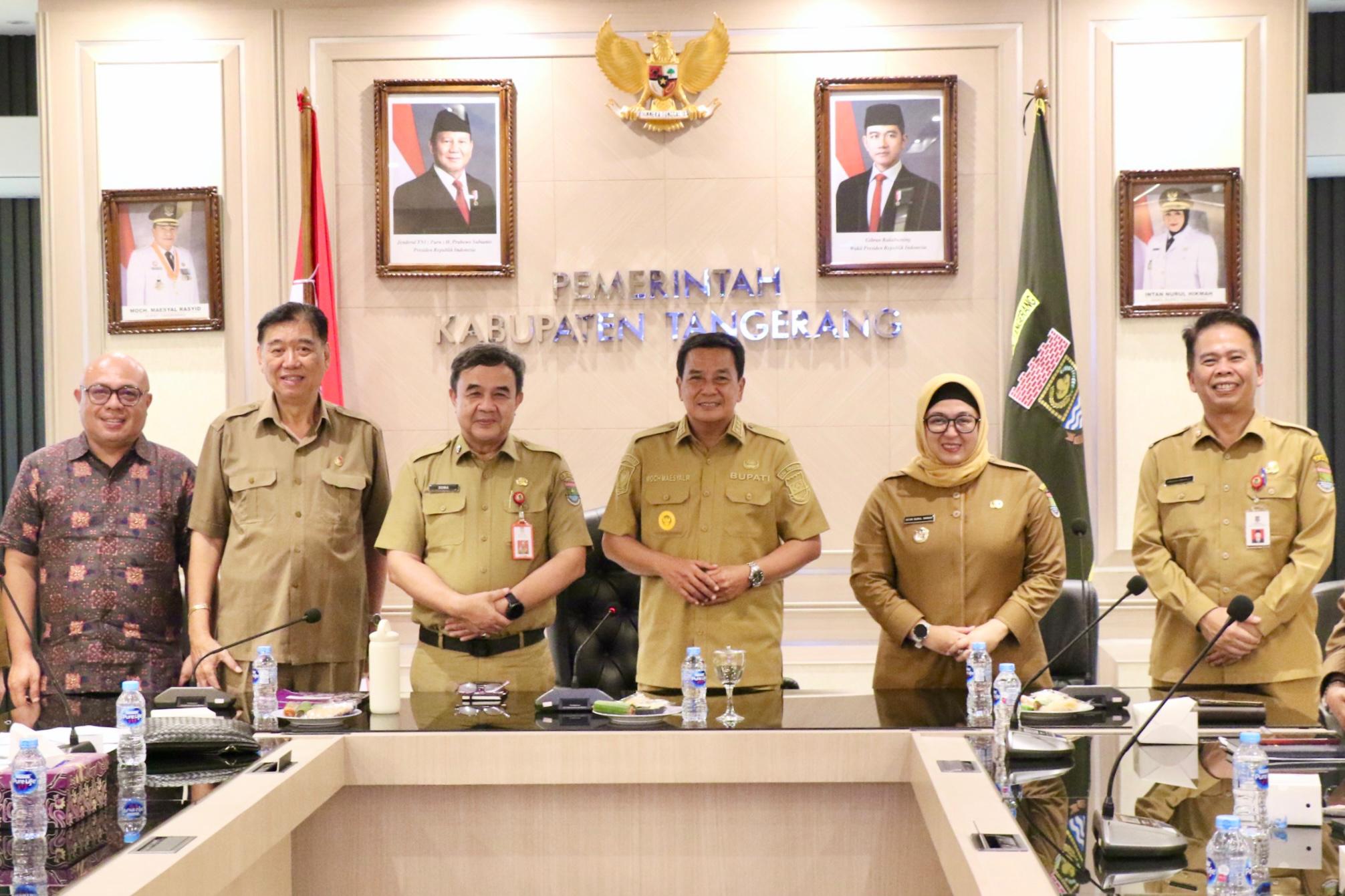 Kabupaten Tangerang menjalin hubungan Sister City dengan Kota Binzhou. Hal ini bertujuan untuk meningkatkan kerja sama di berbagai bidang.