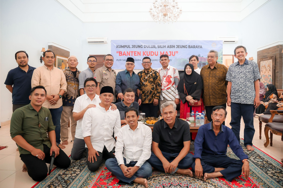Gubernur Banten, Andra Soni, menghadiri acara Kumpul Jeung Dulur Salakanagara dan mengumumkan Program Sekolah Gratis untuk Tahun Ajaran 2025.