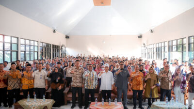 Wagub A Dimyati, meluncurkan Program Pendidikan Gratis untuk SMA dan SMK, bertujuan meningkatkan partisipasi Wajib Belajar 12 Tahun.