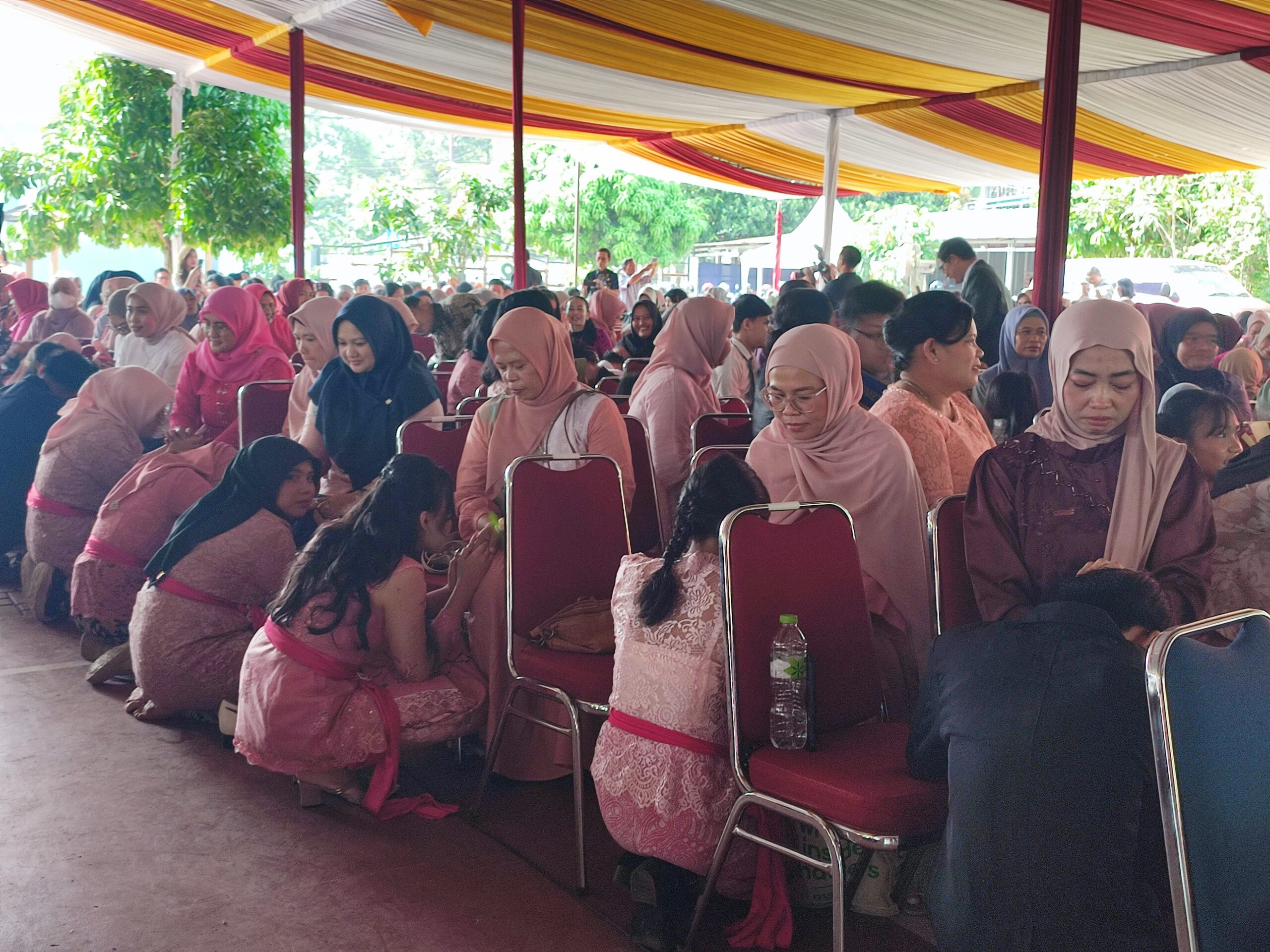 Pelulusan Dibalut dengan Nuansa Bali, Kepala Sekolah SMPN 8 Tangsel Beri Pesan Inspiratif untuk Lulusan ke-37