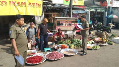 Pemkot Tangerang melalui Tramtib Kecamatan Tangerang melaksanakan sosialisasi untuk menata kawasan Pasar Anyar agar lebih tertib dan nyaman.