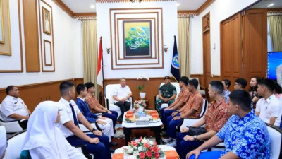 21 siswa Tangsel lolos SMA Taruna Nusantara. Wali Kota Benyamin beri apresiasi dan pesan kepemimpinan untuk masa depan mereka.