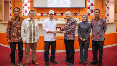 Wakil Gubernur Banten menjadi Dosen Tamu dalam kuliah umum di Universitas Yarsi, membahas manajemen kesehatan dari perspektif hukum.
