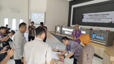 Kepala Disnaker Rudi Lesmana sambut Hendra sebagai Kabid Hubungan Industrial, menggantikan Desyanti di Disnaker Kabupaten Tangerang.