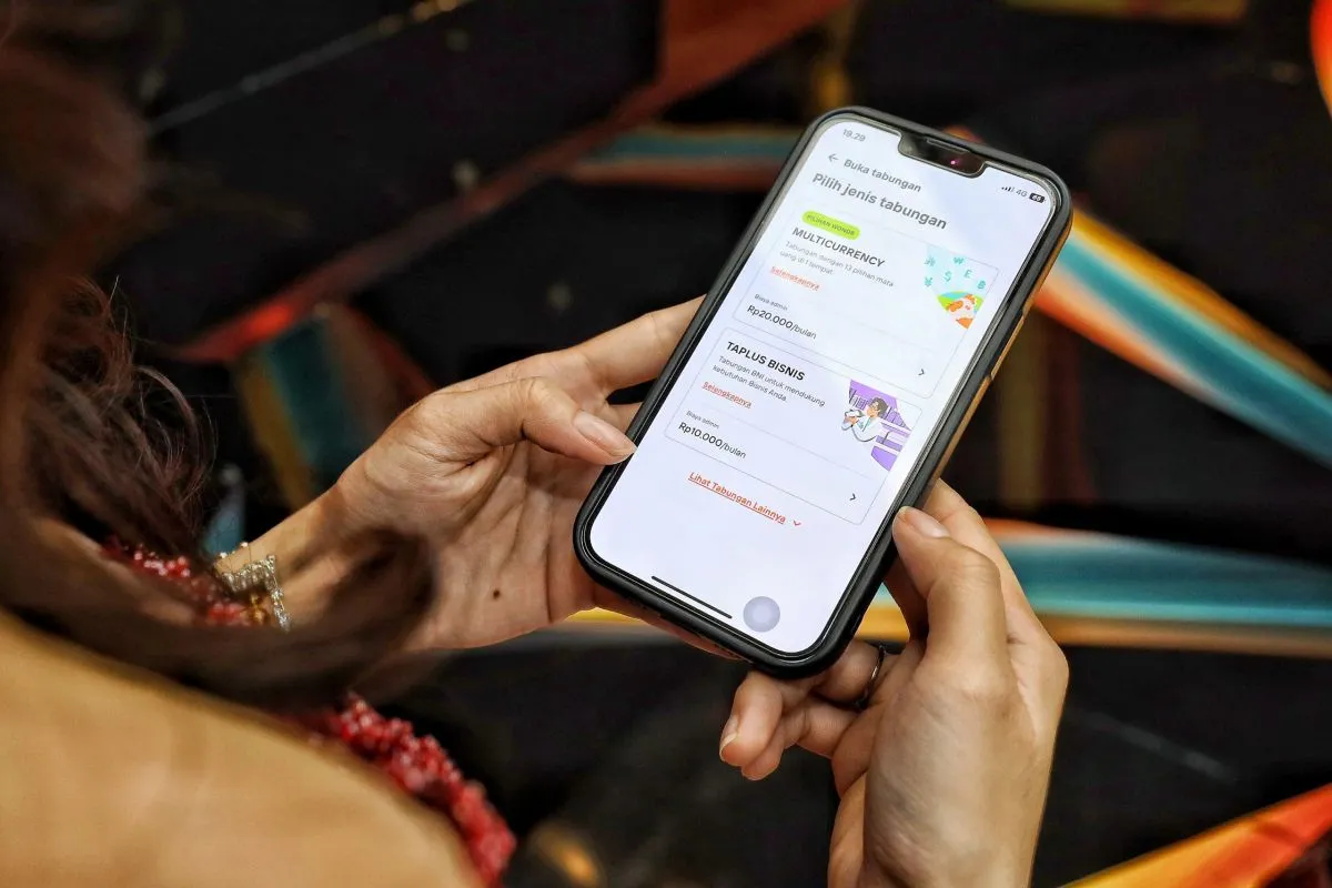 Memasuki usia ke-79 tahun, PT Bank Negara Indonesia (Persero) Tbk atau BNI terus menunjukkan komitmen dalam menghadirkan inovasi layanan perbankan yang relevan dengan kebutuhan masyarakat modern. Melalui aplikasi wondr by BNI, bank pelat merah ini resmi meluncurkan fitur wondr multicurrency, sebagai solusi perbankan pintar yang mendukung transaksi dan gaya hidup global nasabah.