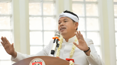 Gubernur Jabar Dedi Mulyadi tegaskan batas 50 siswa per kelas adalah solusi darurat cegah putus sekolah, bukan kewajiban mutlak.