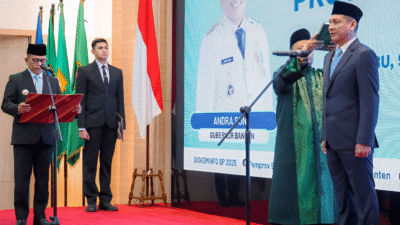 Andra Soni lantik Deden Apriandhi jadi Sekda Banten, dorong sinergi lintas sektor jalankan 8 program prioritas Pemprov Banten.