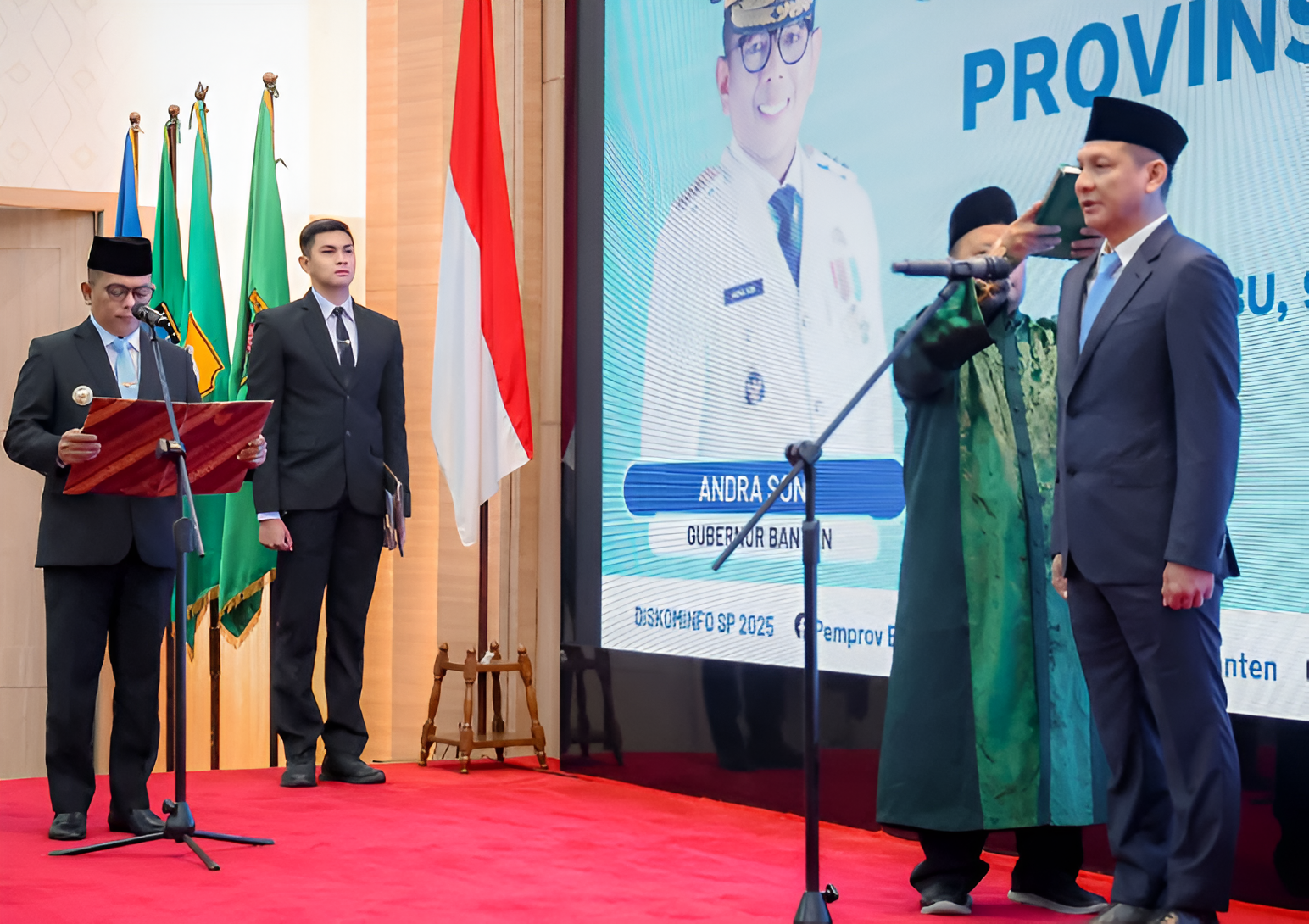 Andra Soni lantik Deden Apriandhi jadi Sekda Banten, dorong sinergi lintas sektor jalankan 8 program prioritas Pemprov Banten.