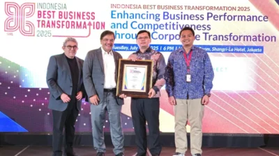 PT DAHANA kembali mencatatkan prestasi membanggakan dengan meraih penghargaan Indonesia’s Best Business Transformation 2025 dari SWA Media Group. Penghargaan ini diberikan atas keberhasilan perusahaan dalam melaksanakan transformasi bisnis secara strategis dan berdampak nyata di tengah era disrupsi. DAHANA mendapat penilaian kategori “Very Good” dalam ajang tersebut