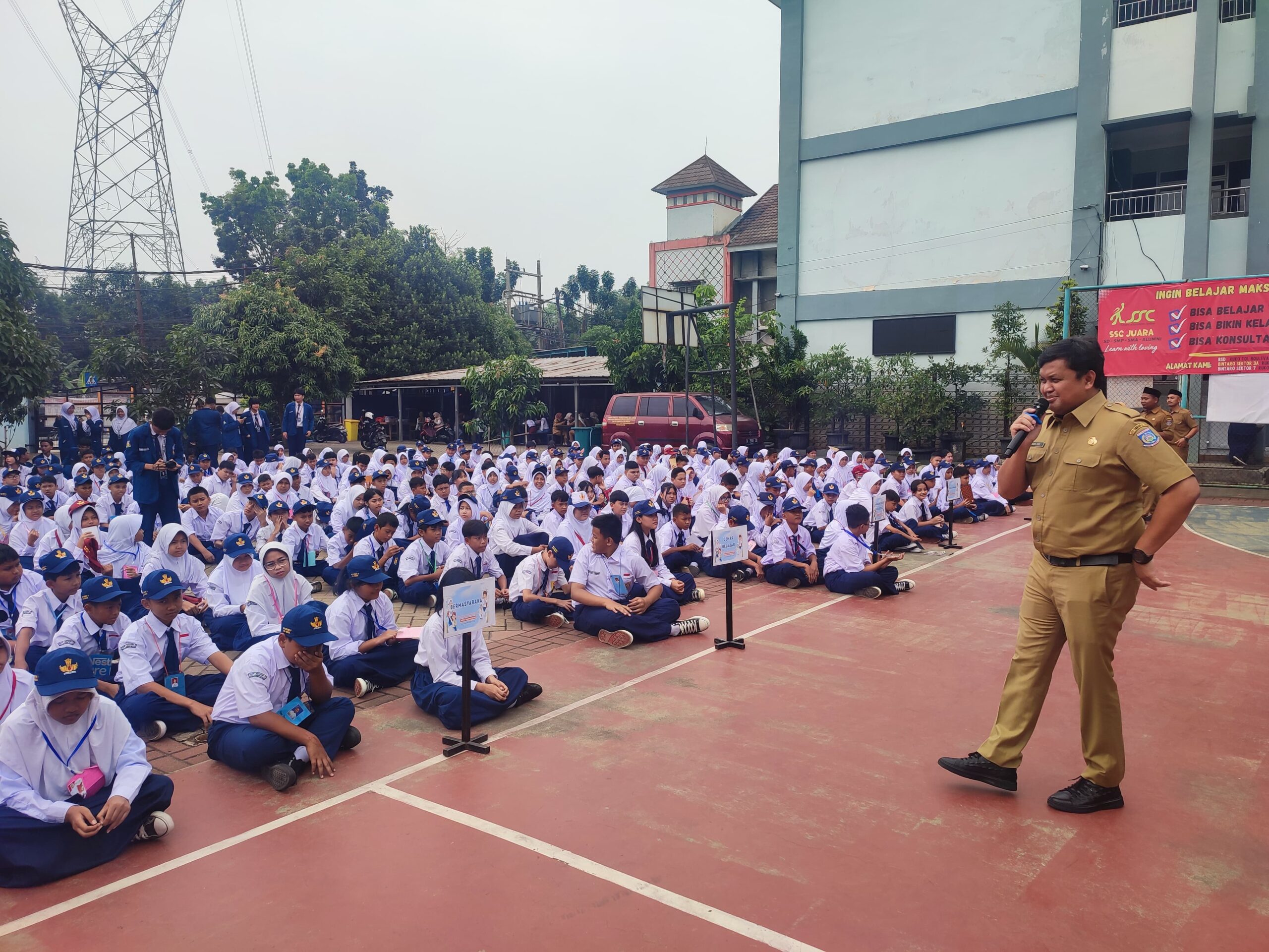 Dindik Tangsel Tinjau Hari Pertama MPLS di SMPN 8, Pastikan Siswa Baru Beradaptasi