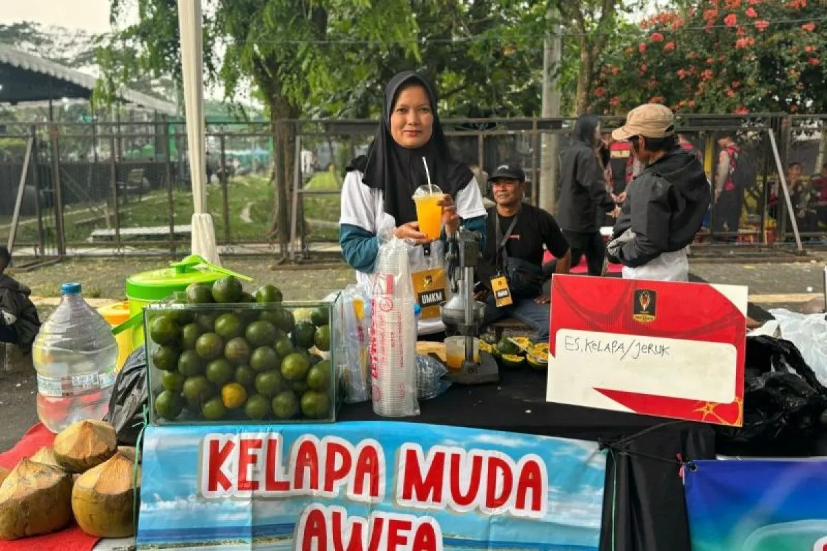 PNM fasilitasi 50 nasabah Mekaar jualan di stadion, untung berlipat!