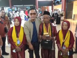 Gus Miftah Antar Guru Diniyah yang Dituntut Denda 25 Juta Berangkat Umroh
