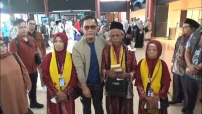 Gus Miftah Antar Guru Diniyah yang Dituntut Denda 25 Juta Berangkat Umroh
