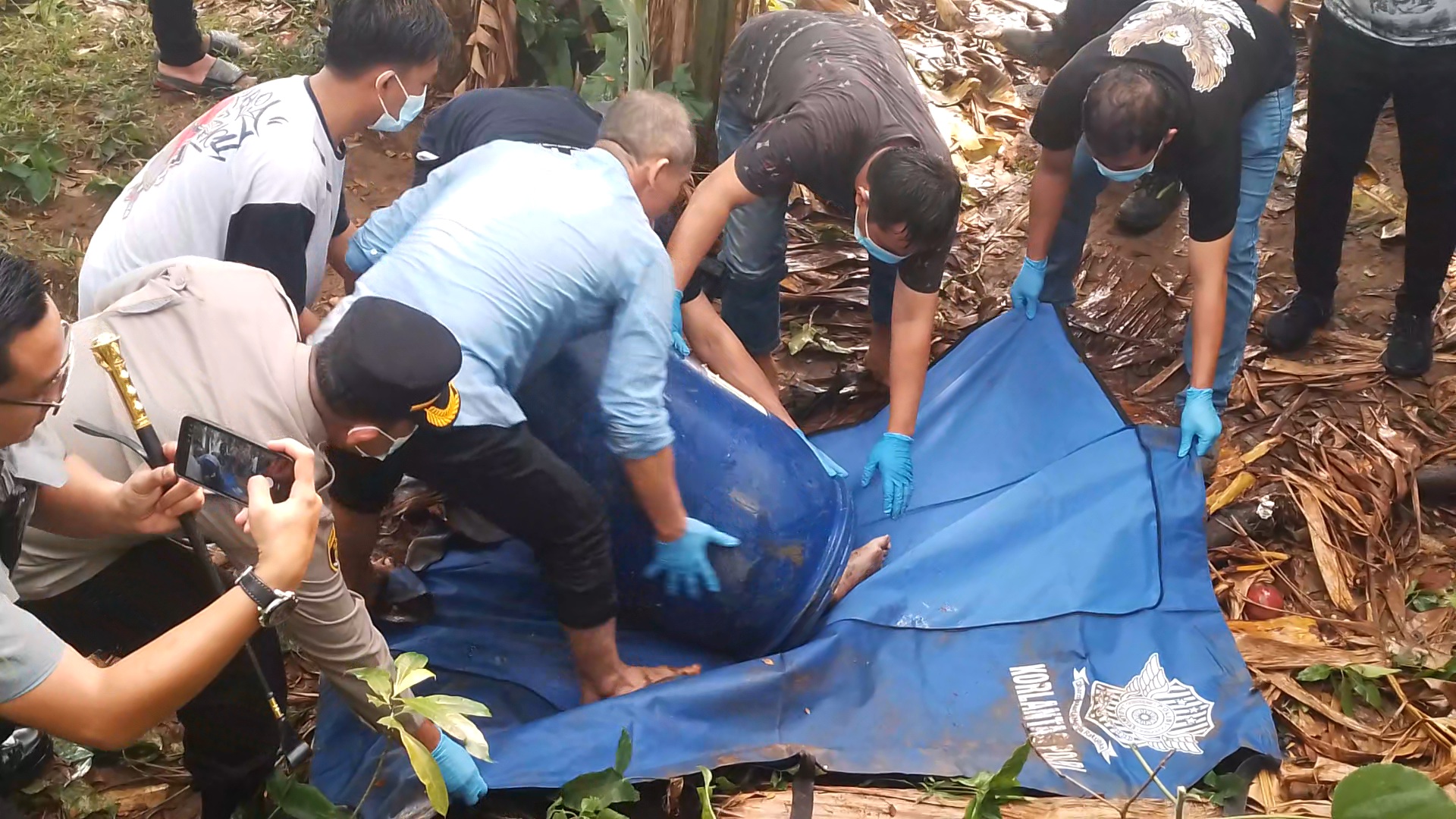 Warga Kota Tangerang Digegerkan Penemuan Mayat Perempuan dalam Tong di Sungai Cisadane