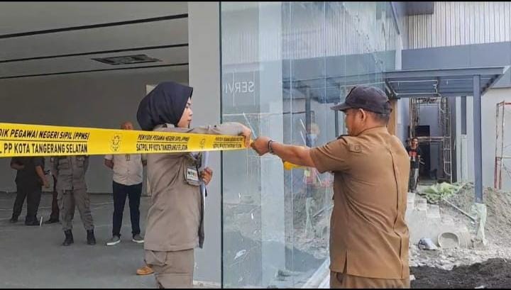 Bangunan Tak Berizin, Showroom di Ciputat Disegel Satpol PP Tangsel