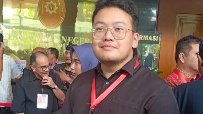 Abraham Garuda Laksono hadiri sidang putusan Hasto Kristiyanto di PN Jakarta, serukan keadilan dan dukungan penuh dari kader PDIP.