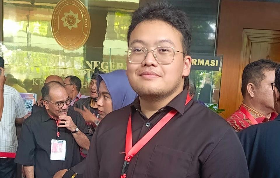 Abraham Garuda Laksono hadiri sidang putusan Hasto Kristiyanto di PN Jakarta, serukan keadilan dan dukungan penuh dari kader PDIP.