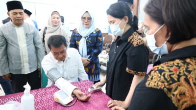 Bupati Tangerang hadiri bakti sosial di Sepatan Timur, sediakan layanan kesehatan gratis dan akses permodalan bagi warga.