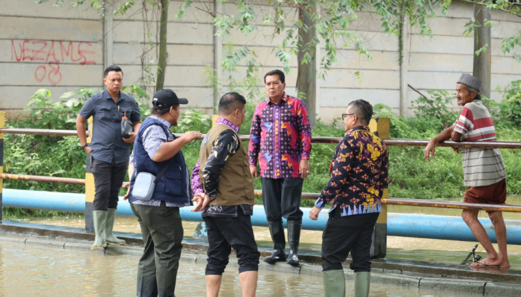 Bupati Tangerang Tinjau Titik Banjir di Tigaraksa, Dorong Normalisasi Saluran