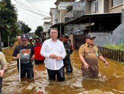 Wali Kota Tangsel Tinjau Banjir Pondok Maharta, Siapkan Bantuan dan Penanganan Kesehatan
