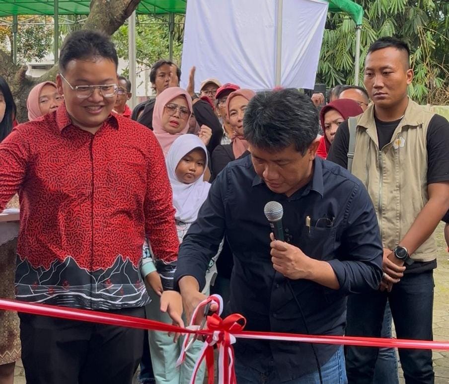 Abraham Garuda Laksono luncurkan mobil perpustakaan keliling lewat program Sahabat Sehat Pintar untuk dorong kesehatan dan literasi warga.