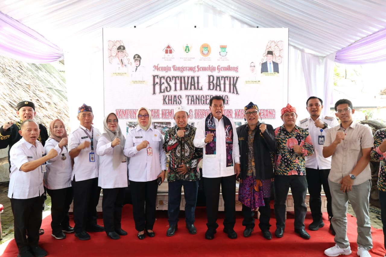 Bupati Tangerang hadiri Festival Batik di Kampung Budaya Kemuning, dukung pengrajin lokal dan dorong pemakaian batik khas daerah.