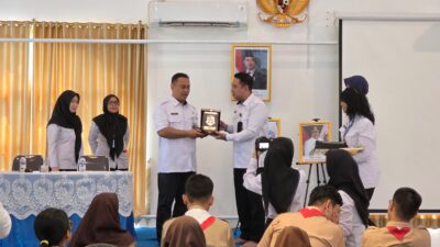 Imigrasi Jakarta Pusat kenalkan keimigrasian dan paspor kepada pelajar SMA lewat program Goes To School di Hari Anak Nasional 2025.