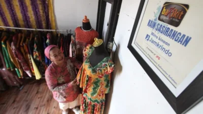 Sebagai wujud nyata komitmen dalam mendukung akses pembiayaan usaha mikro, kecil, menengah dan koperasi (UMKM-K), PT Jaminan Kredit Indonesia (PT Jamkrindo) berhasil menjamin 2,79 juta pelaku UMKM sepanjang Semester I-2025.