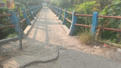 Jembatan Jaka di Desa Sukadiri, Tangerang, rusak dan membahayakan warga. Masyarakat minta Pemprov Banten segera lakukan perbaikan.