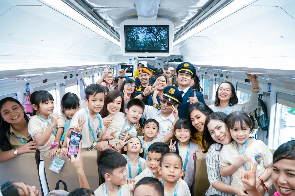 PT Kereta Api Indonesia (Persero) mencatat capaian positif selama masa libur sekolah. Sejak 20 Juni hingga 13 Juli 2025, sebanyak 4.922.733 pelanggan KA Jarak Jauh dan Lokal telah dilayani, melampaui kapasitas tempat duduk yang tersedia (3.896.691 seat) dengan okupansi mencapai 126,33%.