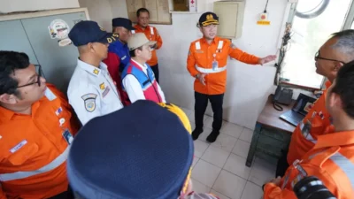 Dorong Keselamatan di Perlintasan Sebidang, KAI dan DJKA Uji Coba Panic Button di Semarang