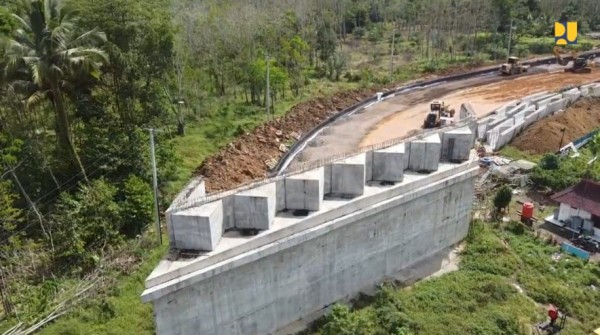 Kementerian Pekerjaan Umum (PU) membangun jalan layang (flyover) Gelumbang. Hal tersbut bertujuan memperlancar konektivitas Jalan Linta Pelembang-Prabumulih.