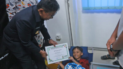 Pemkot Tangerang dan PT Mayora gelar sunatan massal untuk 50 anak sebagai dukungan terhadap Kota Layak Anak dan Kota Sehat.