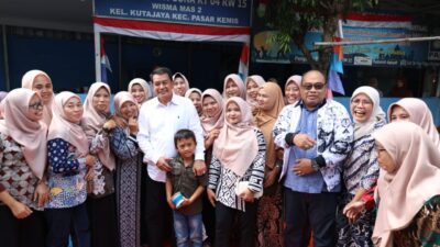 Bupati Tangerang silaturahmi dengan warga Kutajaya bahas penanganan banjir, pendidikan, dan komitmen pembangunan berkelanjutan.