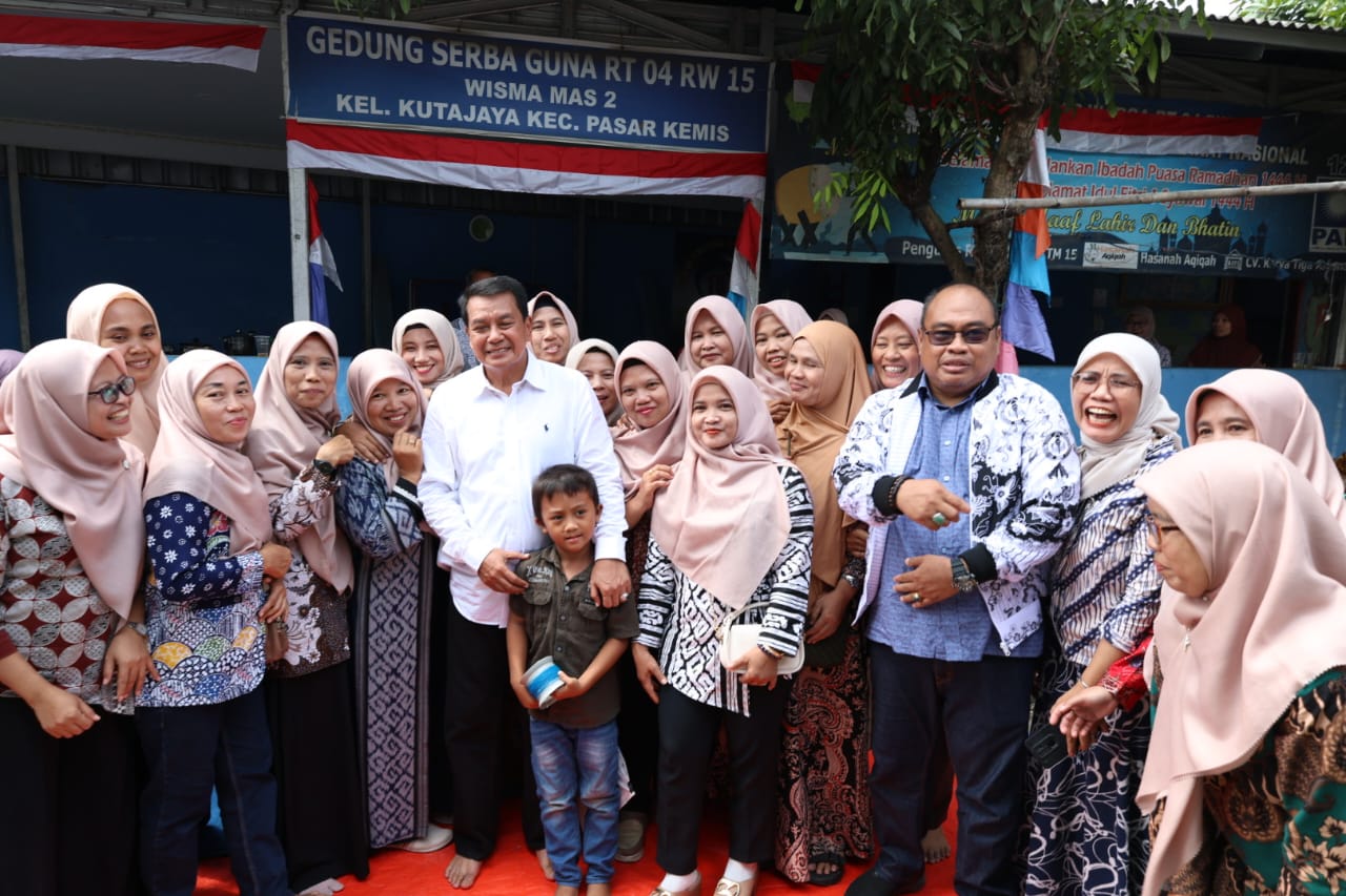 Bupati Tangerang silaturahmi dengan warga Kutajaya bahas penanganan banjir, pendidikan, dan komitmen pembangunan berkelanjutan.