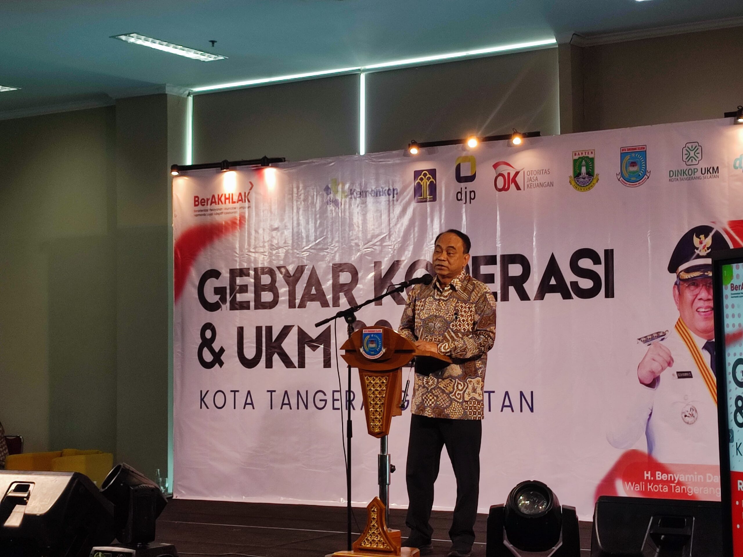 Menkop UKM Budi Arie dorong KKMP Tangsel jadi koperasi percontohan nasional. 54 koperasi kelurahan siap beroperasi secara profesional.