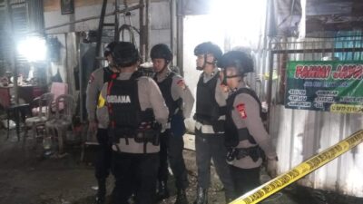 Warga Ciater, Tangsel, temukan dua mortir di karung besi tua. Gegana turun tangan, polisi lacak dua penjual misterius.