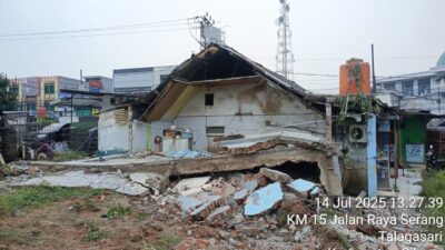 Rumah warga di Cikupa dibongkar paksa saat masih dihuni. Video histeris viral, pengembang dan Pemdes diminta bertanggung jawab.