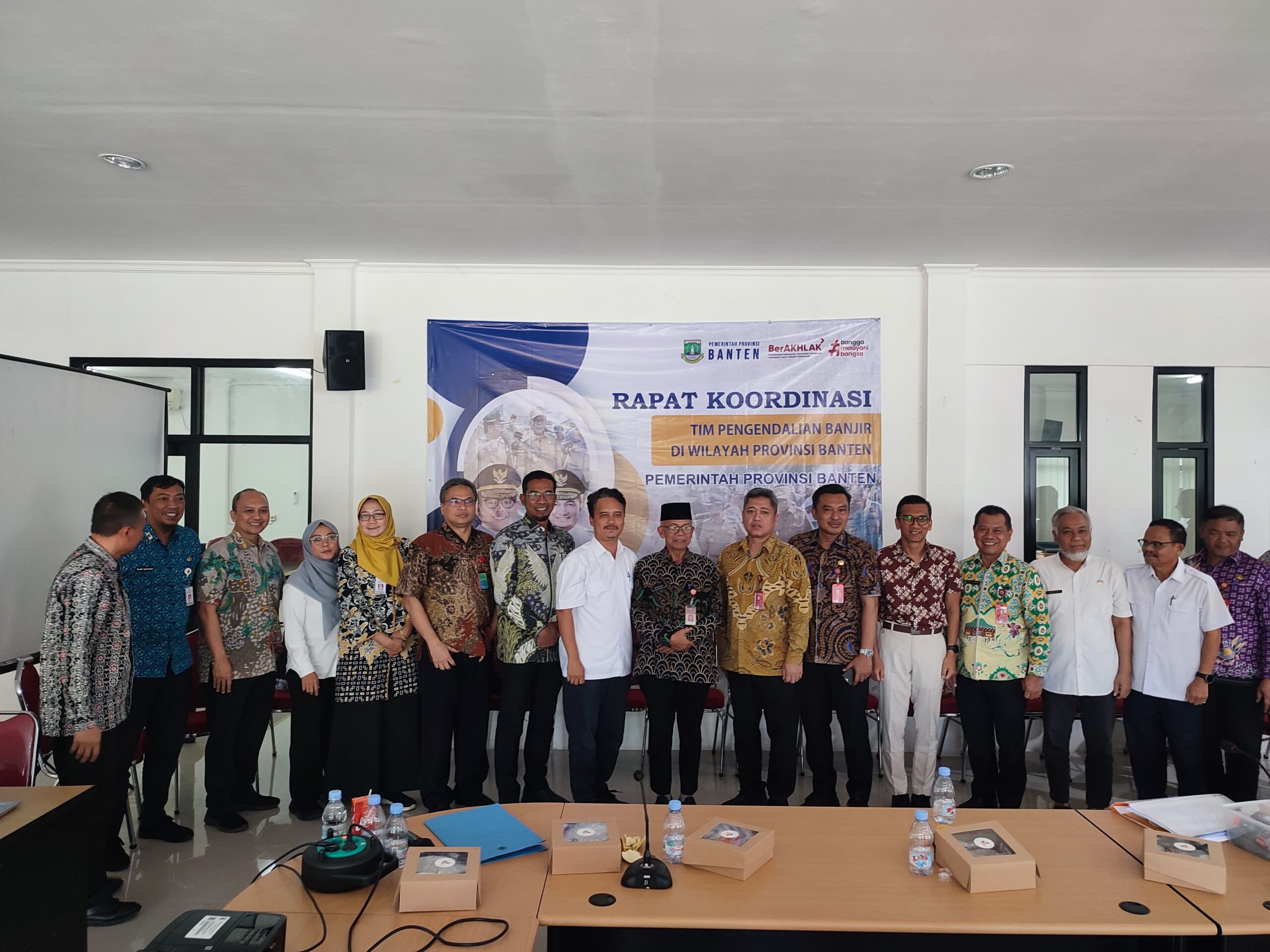 Pemprov Banten bentuk Tim Pengendalian Banjir, gelar rapat koordinasi lintas daerah untuk atasi banjir di wilayah Tangerang Raya.