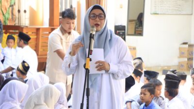 Wabup Intan hadiri santunan anak yatim di Sepatan, ajak anak semangat belajar dan tegaskan komitmen beasiswa Pemkab Tangerang.