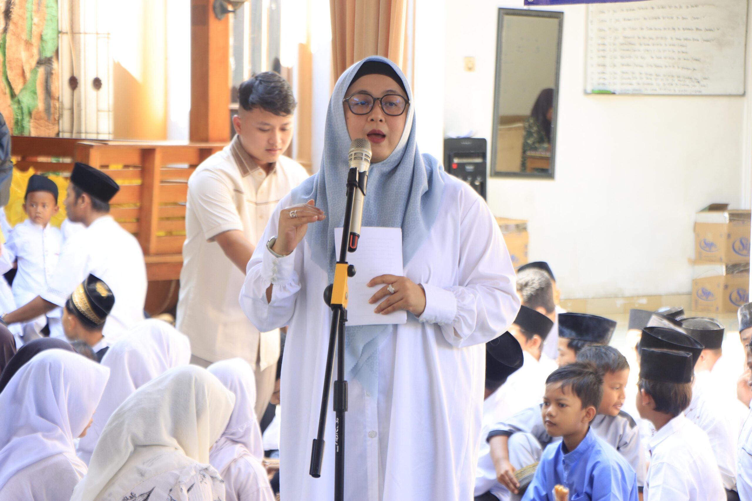 Wabup Intan hadiri santunan anak yatim di Sepatan, ajak anak semangat belajar dan tegaskan komitmen beasiswa Pemkab Tangerang.