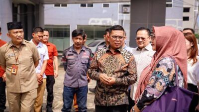 Gubernur Banten meninjau persiapan Sekolah Rakyat SMA 33 Tangsel yang ditujukan bagi siswa dari keluarga miskin ekstrem seluruh Banten.