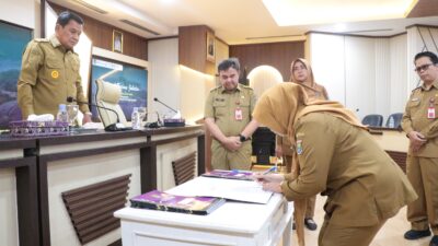 Bupati dan Wabup Tangerang hadiri sertijab 15 pejabat eselon II, tekankan integritas, sinergi, dan percepatan pembangunan daerah.