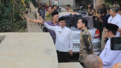 Wapres Gibran didampingi Wali Kota Tangerang meninjau lokasi banjir di Ciledug Indah dan berkomitmen membahas solusi di tingkat pusat.