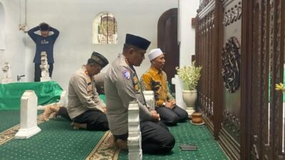 Kapolresta Tangerang ziarah ke makam Sultan Maulana Hasanuddin di Banten, serukan keteladanan nilai moral ulama dan jalin silaturahmi umat.