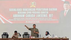 Abraham Garuda Laksono sampaikan pentingnya Jaminan Sosial Ketenagakerjaan dalam sosialisasi Raperda di Padepokan Kebangsaan.
